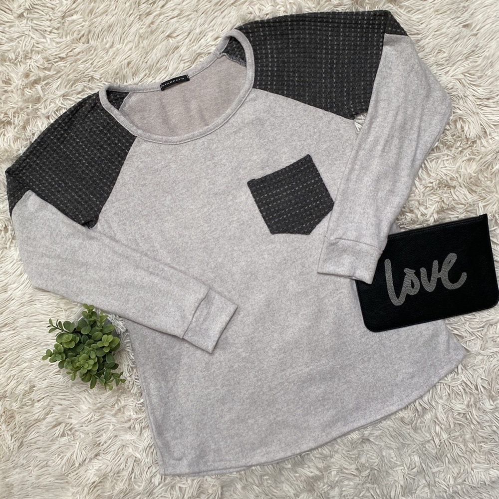 Staccato Hacci Mixed Pattern Top 💗 Gray & Charcoal